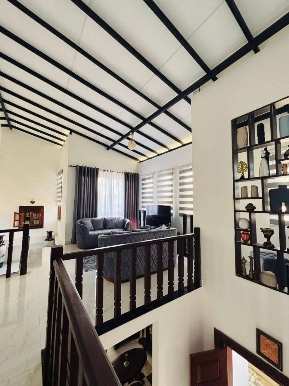 හෝමාගම – හල්බරාව ප්‍රධාන බස් මාර්ගයට 100m ක දුරින් වාස්තු විද්‍යානුකූලව නිම කල අංගසම්පූර්ණ අලුත්ම දෙමහල් නිවස