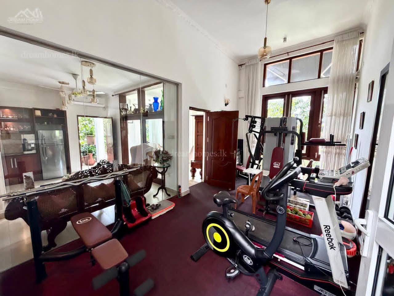 Super Luxury 3 Stories House for Sale in Pamunuwa Road, Maharagama.