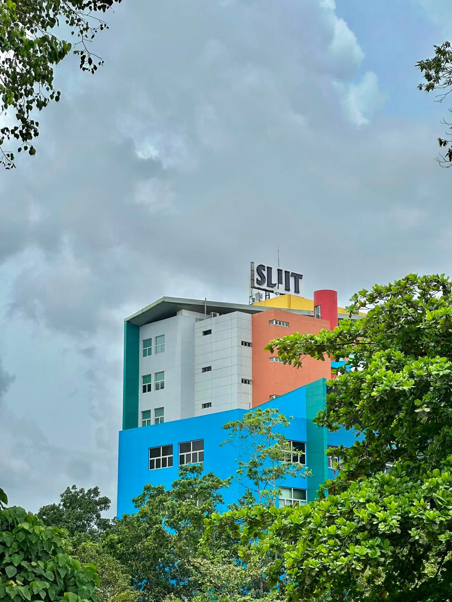 මාළඹේ SLIIT Campus එක ගාවින් සාම උයනේ පර්චස් 10 ක අගනා බිම් කොටසක් විකිණීමට