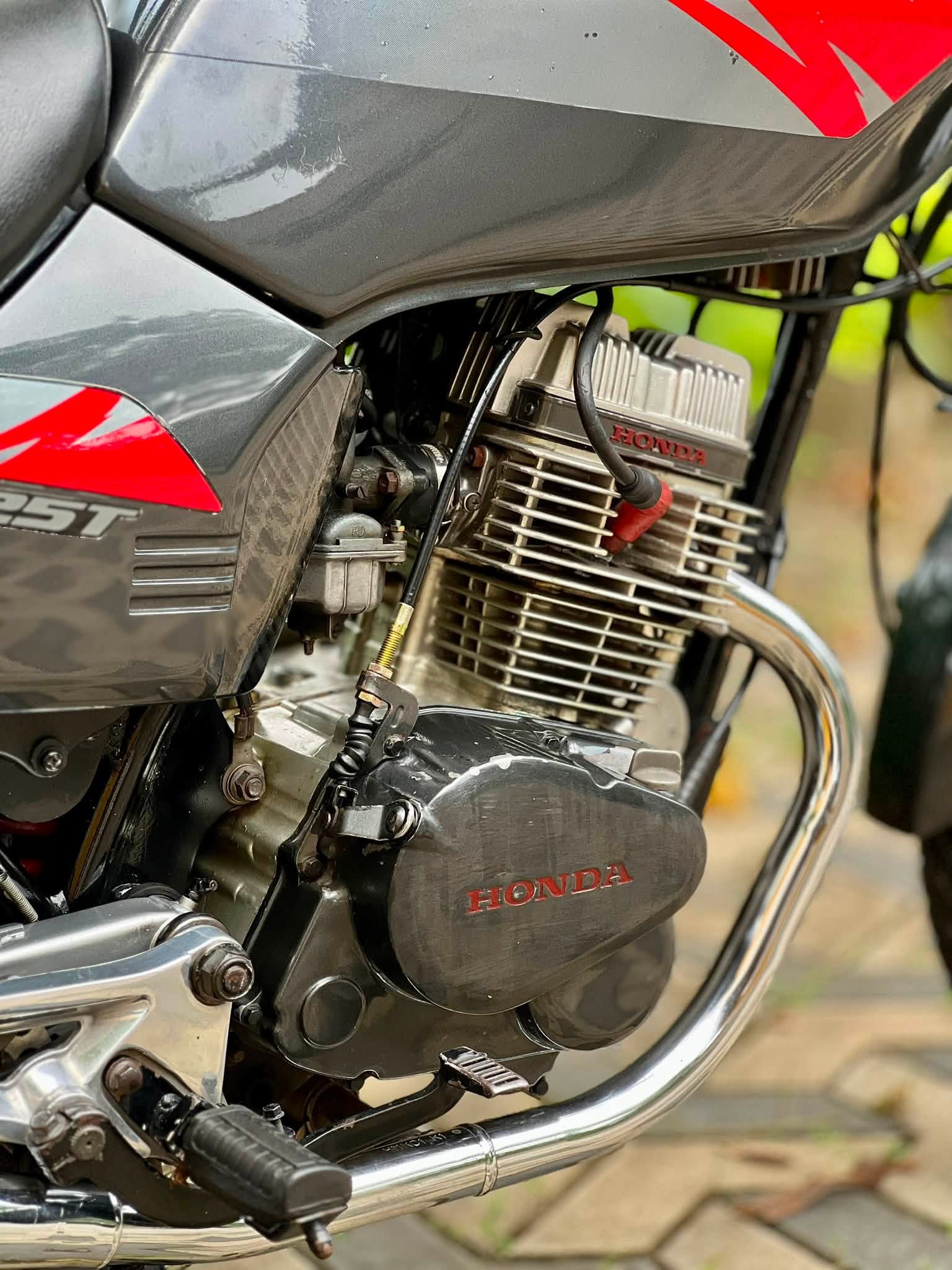 Honda CB125T (Super Deluxe)