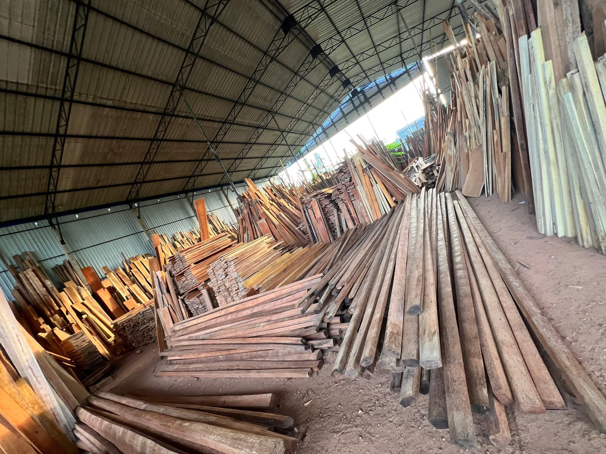 සියලුම ලි අවශ්‍යතා අඩුම මිලට අපෙන්, අමතන්න