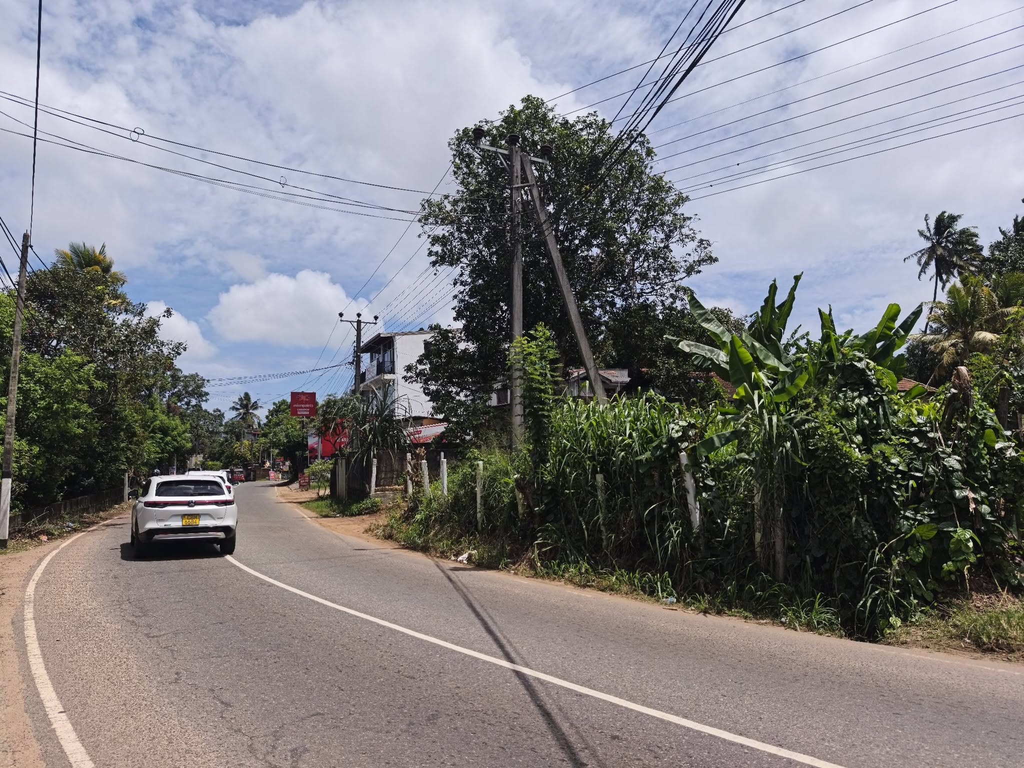 කඩවත ගනේමුල්ල පාරට මුහුනලා ඉඩමක් විකිනීමට