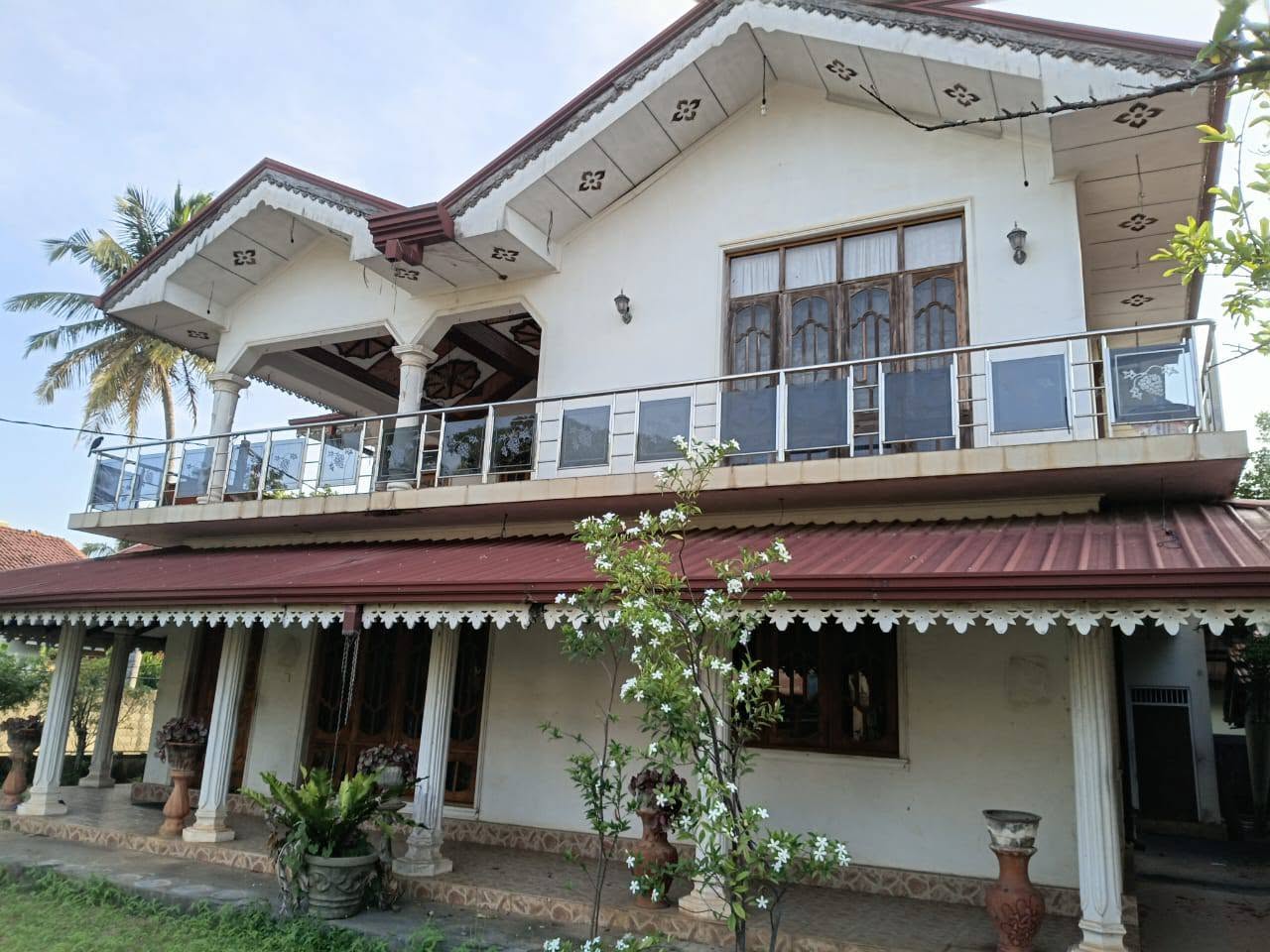 වෙන්නප්පුව කොලින්ජාඩියේ පිහිටි පර්චස් 19ක් වූ මෙම ඉඩමේ තනා ඇති දෙමහල් නිවස විකිණීමට ඇත.