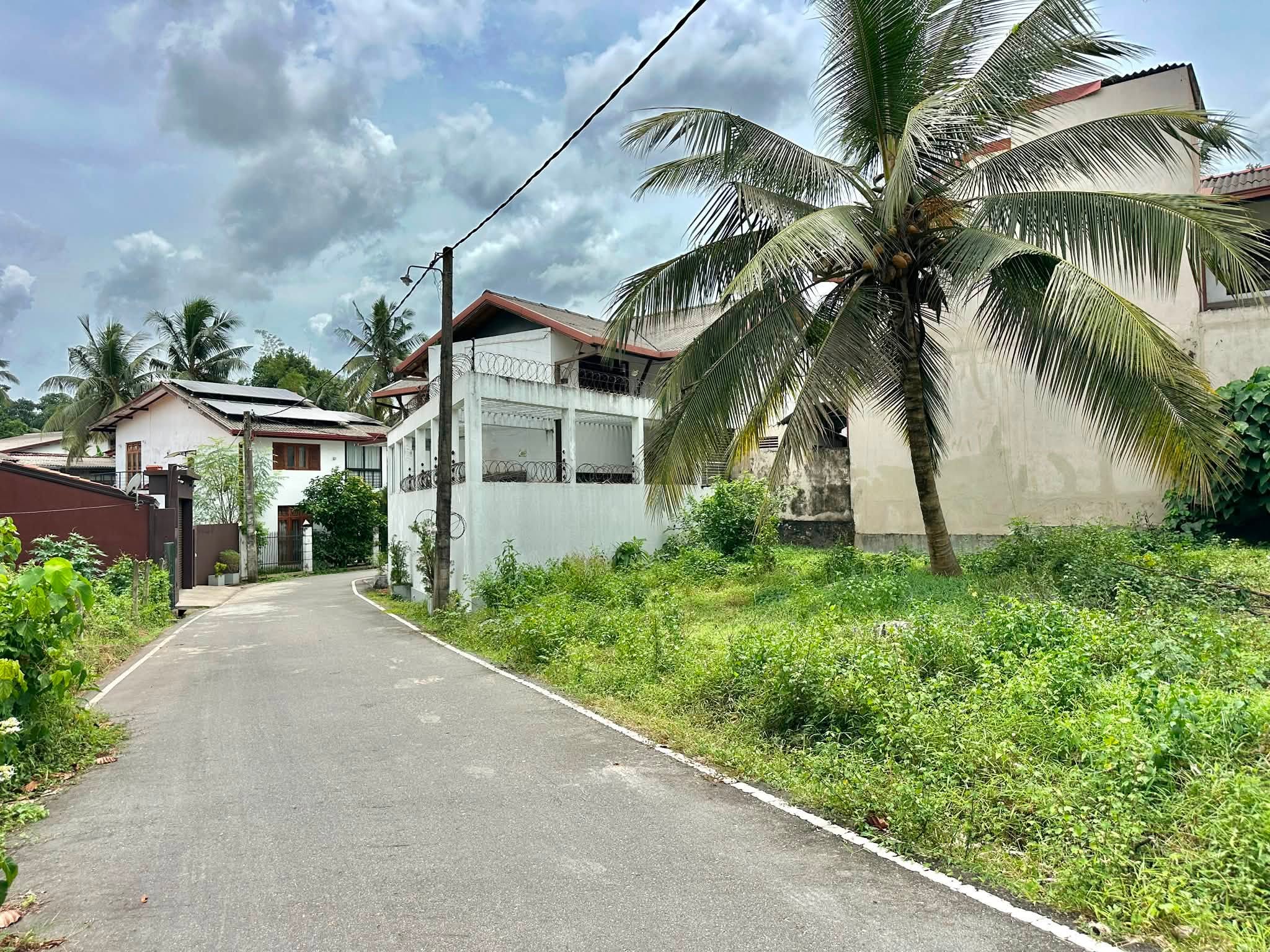 මාළඹේ SLIIT Campus එක ගාවින් සාම උයනේ පර්චස් 10 ක අගනා බිම් කොටසක් විකිණීමට