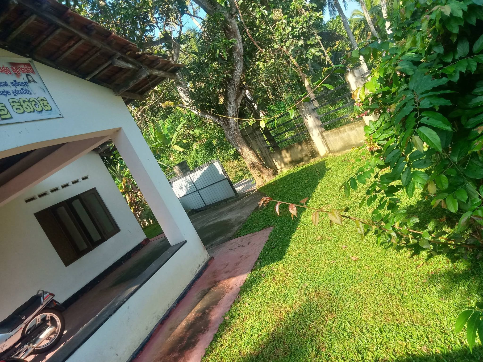දංකොටුව නගර මද්‍යයේ නිවස සහිත ඉඩම විකිණීමට ඇත.