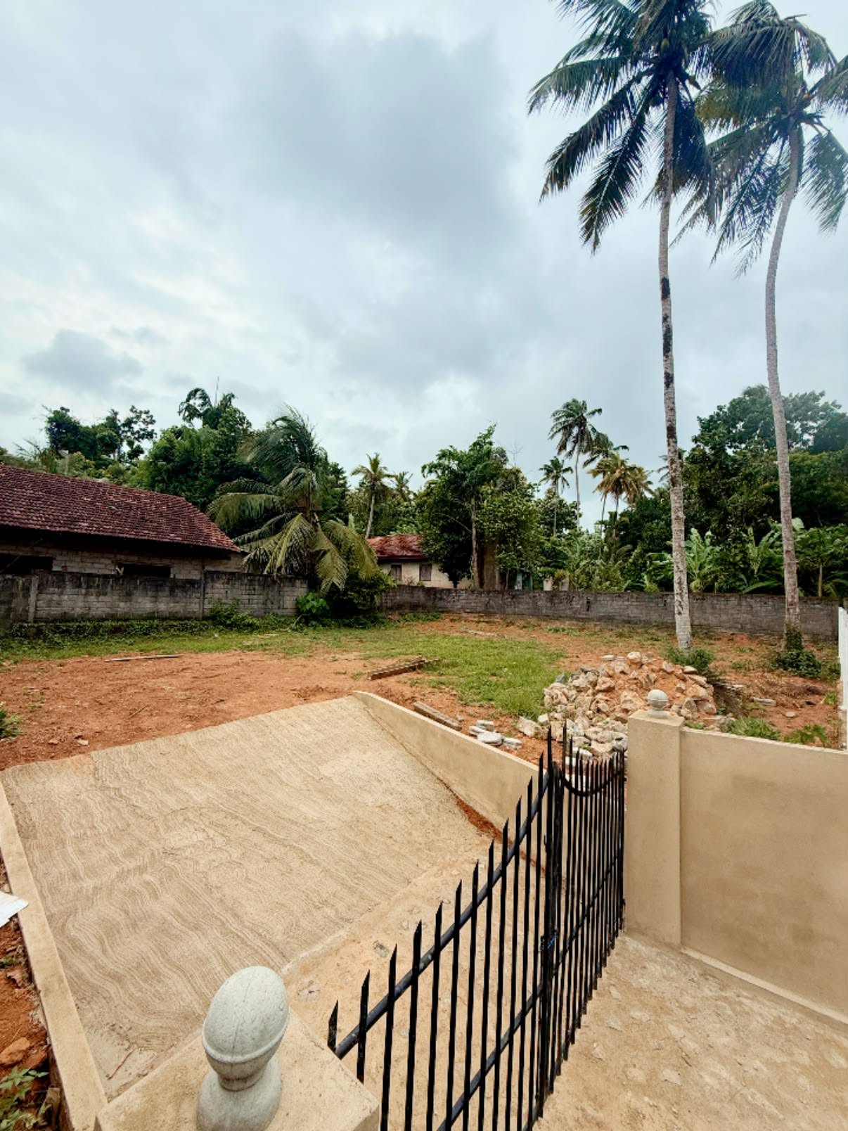 කොච්චිකඩේ මඩම්පැල්ල පාර හල්පේ දේවස්ථනය අසල පර්චස් 15 ඉඩම් කොටස් 2 විකිණීමට ඇත.
