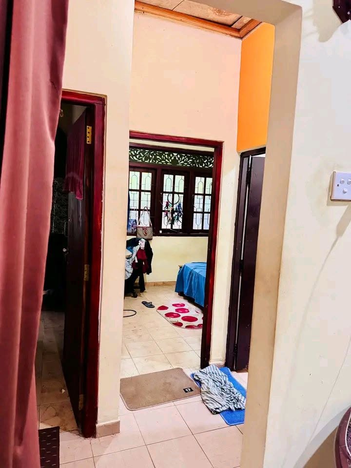 කදාන වල්පොල පිහිටි මෙම තනිමහල් නිවස ව්කිනිමට ඇත