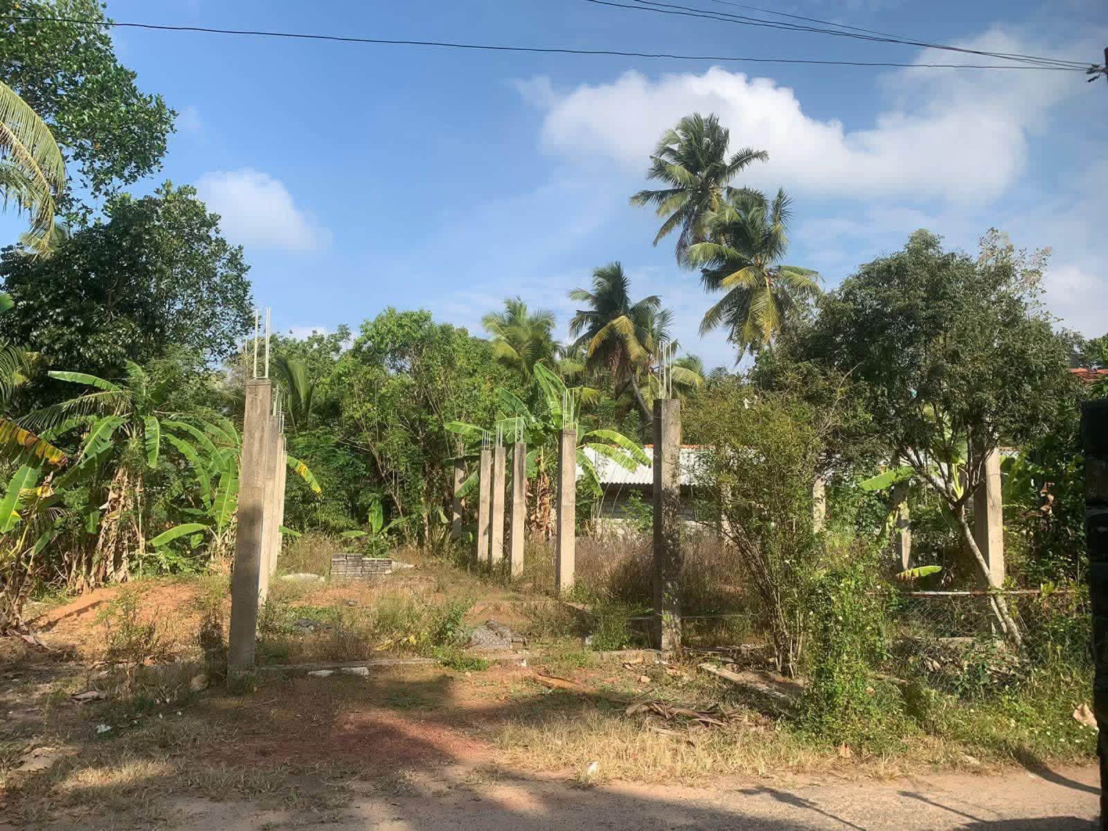 කිඹුලපිටිය දමින්නගහවත්ත පර්චස් 10ක ඉඩමක් විකිණීමට .