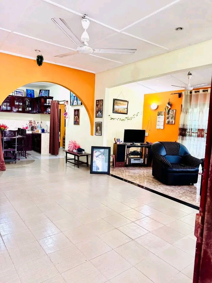 කදාන වල්පොල පිහිටි මෙම තනිමහල් නිවස ව්කිනිමට ඇත