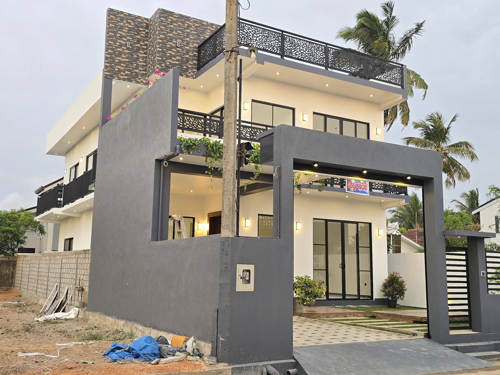 Brand New Luxury Complete 3 Story Box Modern House For Sale