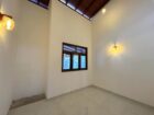 හයිලෙවල් පාරට 200 m දුරින් පිටිපන හංදියට හා ගොඩගම නගරයට ඉතා ආසන්නයෙන් නිදහස් නිශ්කලංක පරිසරයක අලුතින්ම ඉදි වූ අංගසම්පුර්න නිවසක් විකීනීමට ඇත