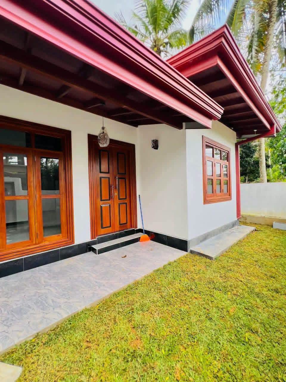හොමාගම බෙරුකැටියෙන් අගනා තනි තට්ටුවෙ නවින නිවසක් 