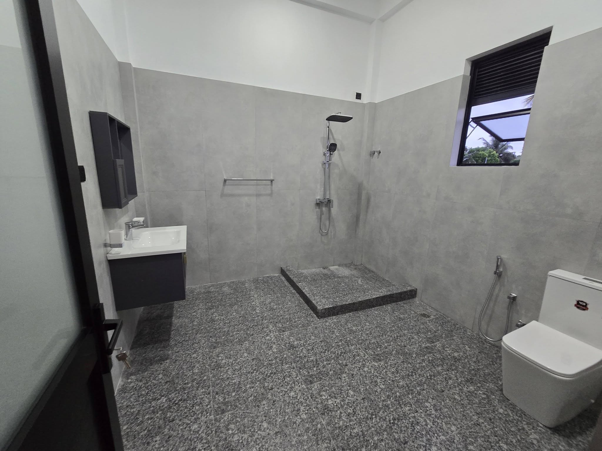 Brand New Luxury Complete 3 Story Box Modern House For Sale