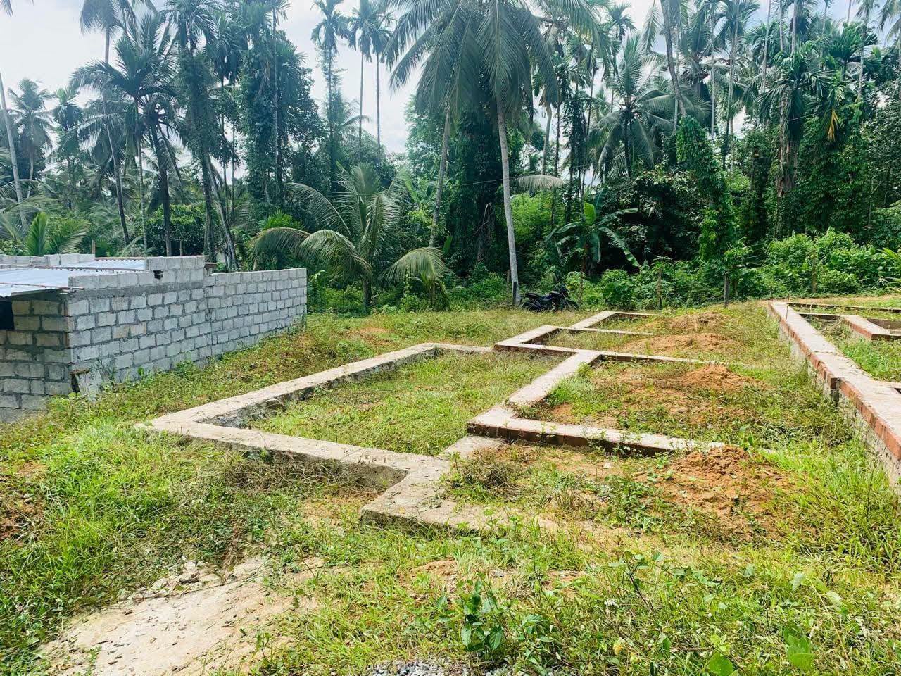 අගනා නේවාසික බිම් කොටසක් විකිණීමට! – ගම්පහ – මිරිස්වත්ත – වතුරුගමින්