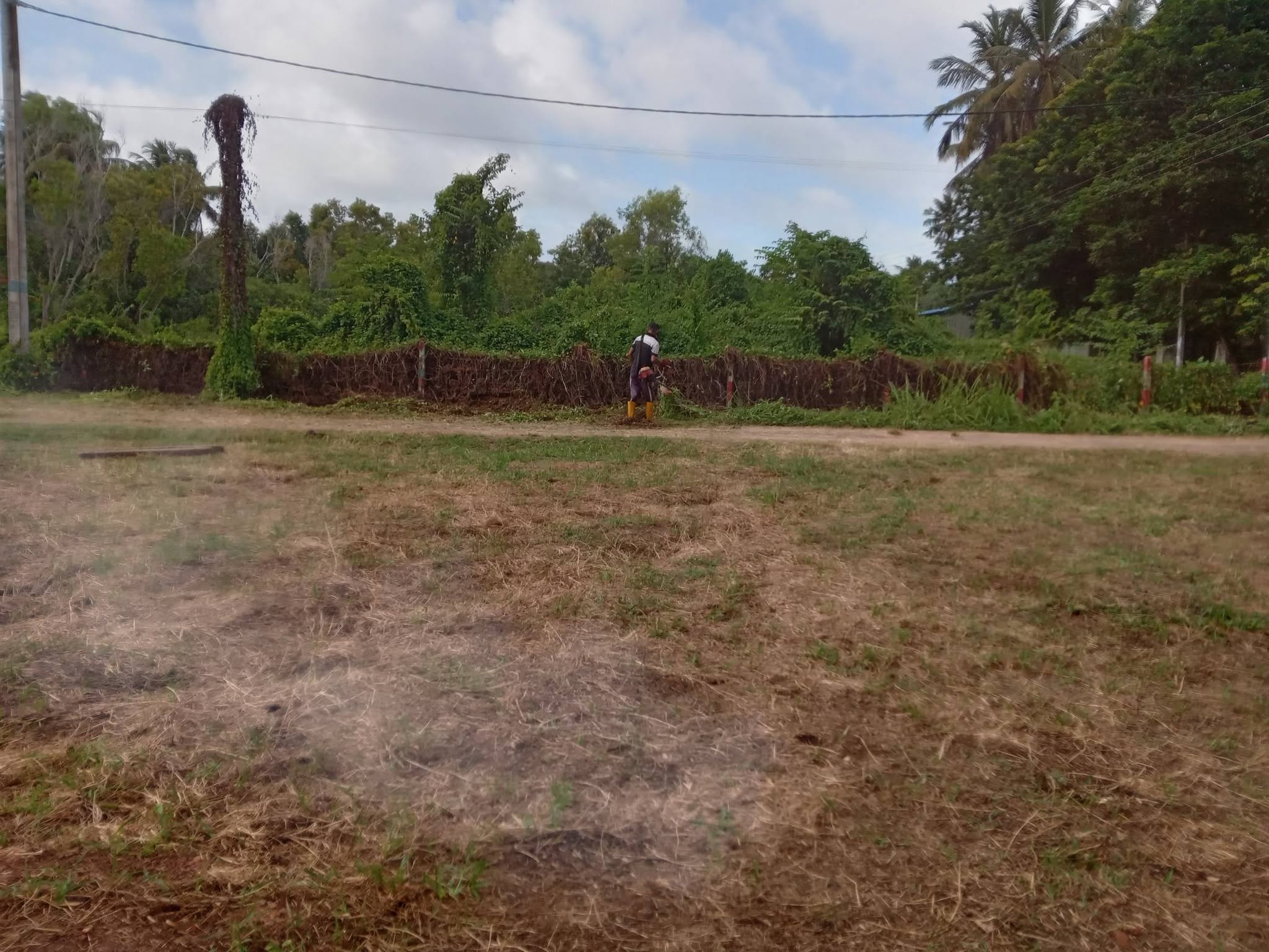 නාත්තන්ඩිය මාරවිල ප්‍රධාන මාරිගයෙන් මාවිල හන්දියෙන් ගැමුණු මාවත පාරේ 100m දුරින් පර්චස් 15 බිම්කොටස් කිහිපයක් විකිණීමට ඇත