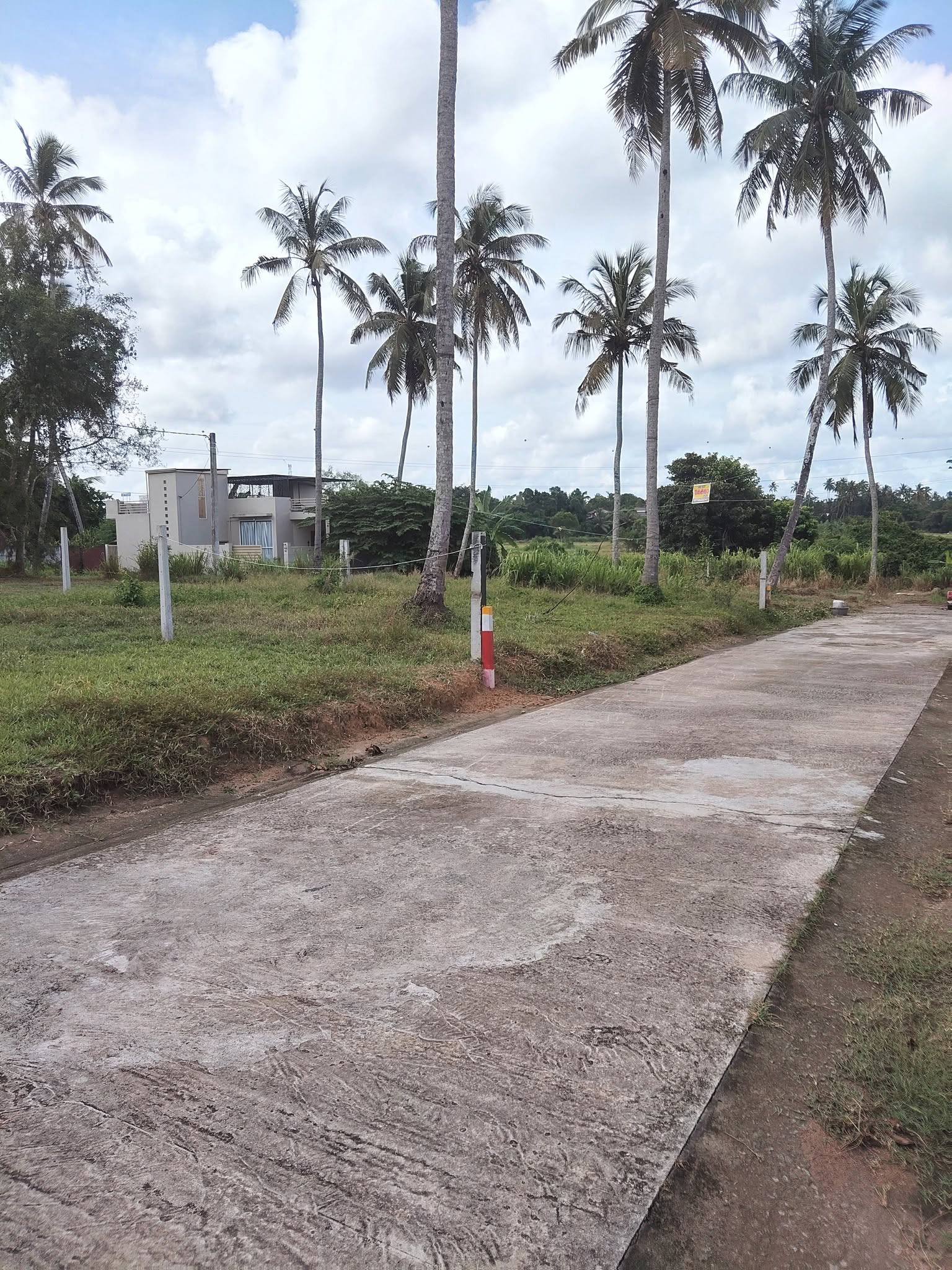මිනුවන්ගොඩ අඹගහවත්ත හන්දියට ඉතා ආසන්නයට ඉතා ආසන්නයේ ආශෝක මාවතේ පර්චස් 6.1 ඉඩම විකිනිමට