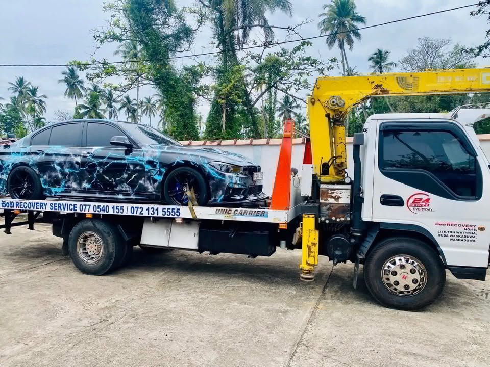 ඕනෑම අවස්ථාවකදී ඔබගේ ප්‍රවාහනය සදහා ton 3 ක්‌ එසවිය හැකි අඩි 40 උස අඩි 20 දිග බූම් රථ කුලී පදනම මත
