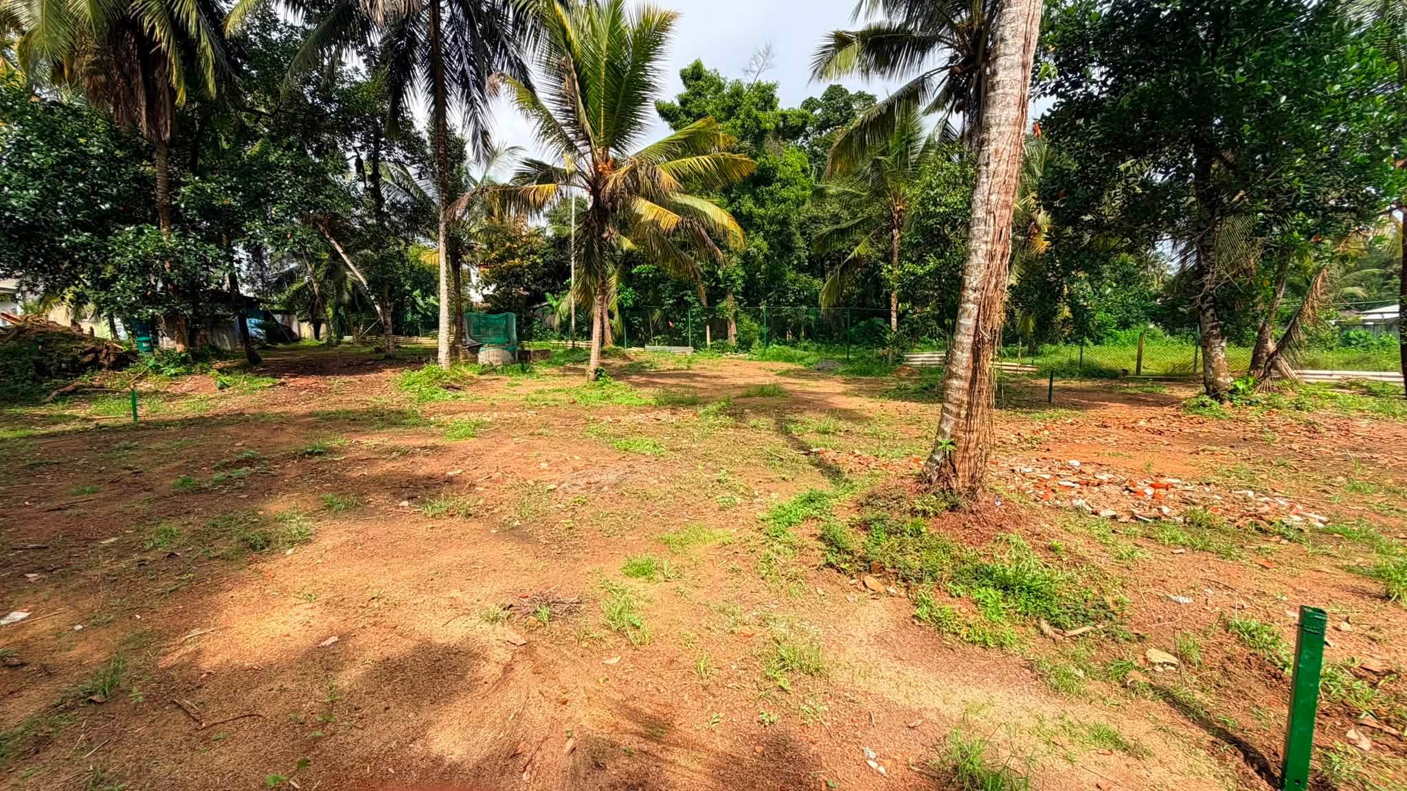 අතුරුගිරිය ඔරුවල සීලවිමල මවතේ පර්චස් 10/ 12 බිම් කොටස් 2ක් අඩුම මිලට පර්චසය ලක්ෂ 11 අගනා බිම් කොටස් 2ක් මුදල් හදිසියක් මත ඉකමනින් විකිණීමට