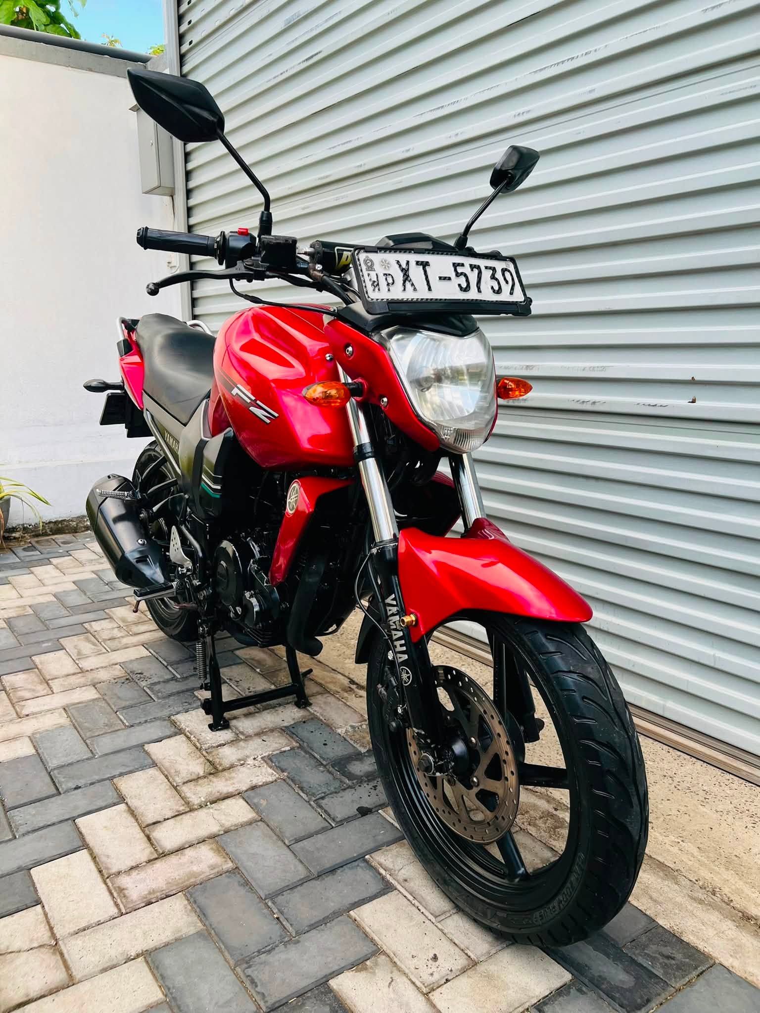 Brand New Condition Fz යතුරුපැදි යක් මිලදී ගන්න ඔබත් දැන්ම එන්න
