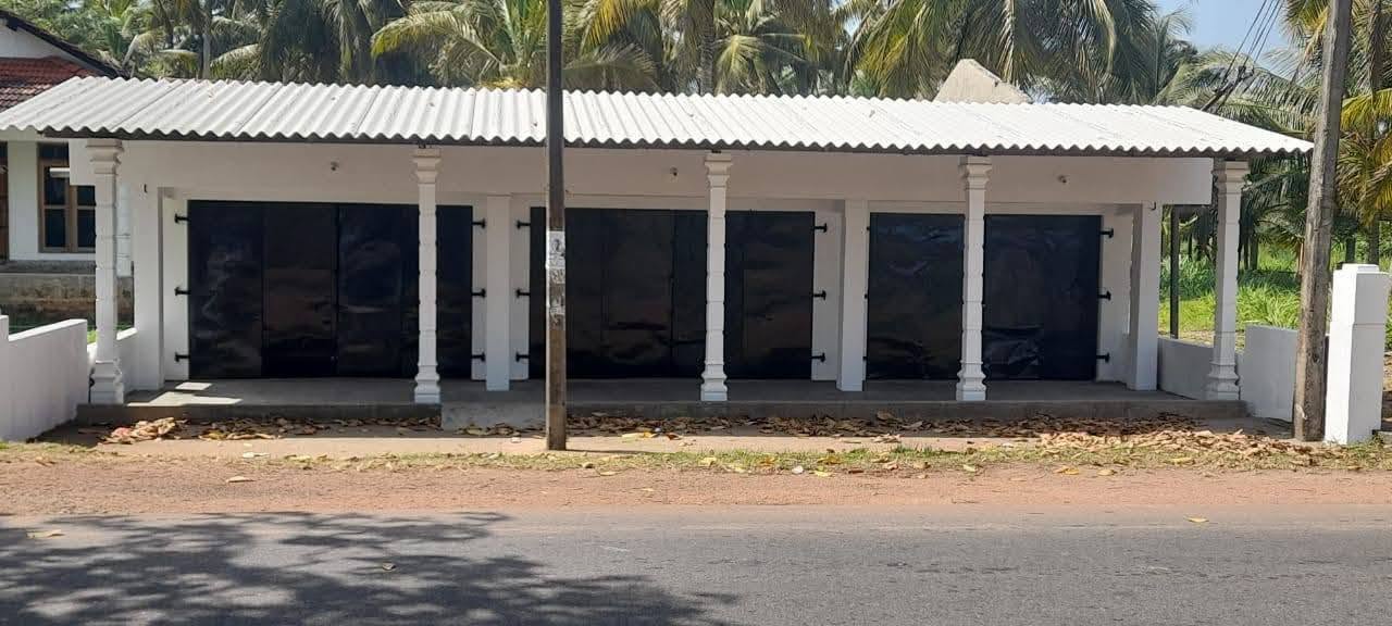 කුලියාපිටිය – මාදම්පේ ප්‍රධාන පාරට මුහුණලා වටිනා වාණිජ දේපළක් විකිණීමට!
