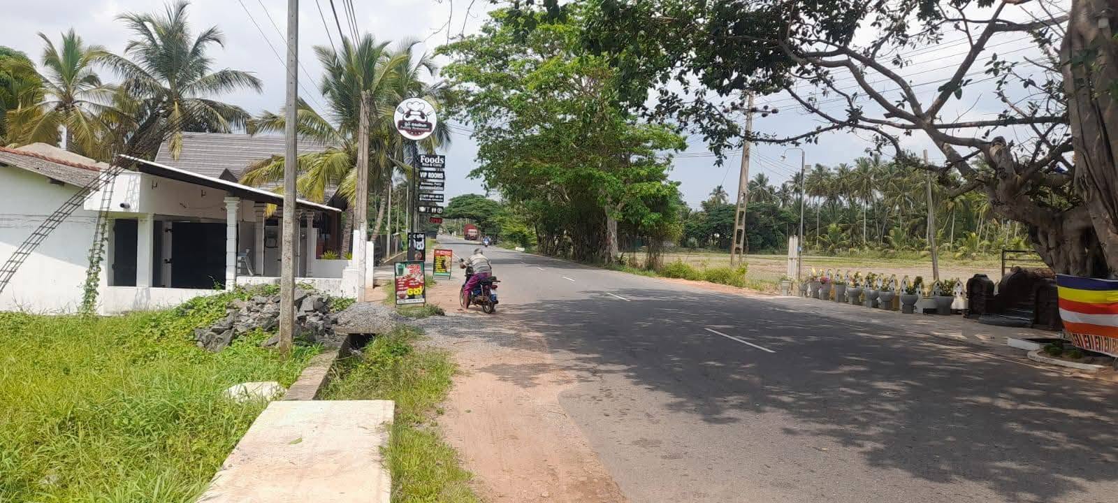 කුලියාපිටිය – මාදම්පේ ප්‍රධාන පාරට මුහුණලා වටිනා වාණිජ දේපළක් විකිණීමට!