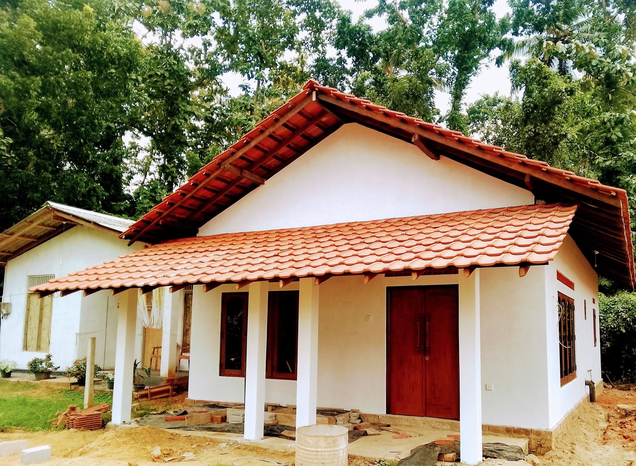 ඉන්ජිනේරු සහයෙන් සහ ජෝතිශයට අනුව උසස්ම අමු ද්‍රව්‍ය යොදා සෑදු පදින්චි නොවූ නව නිවස