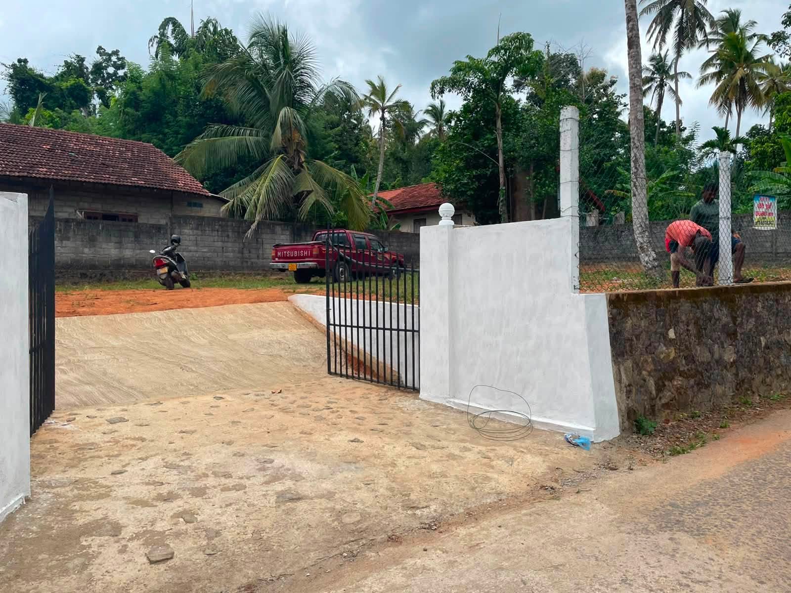 කොච්චිකඩේ මඩම්පැල්ල පාර හල්පේ දේවස්ථනය අසල පර්චස් 15 ඉඩම් කොටස් 1 විකිණීමට ඇත.