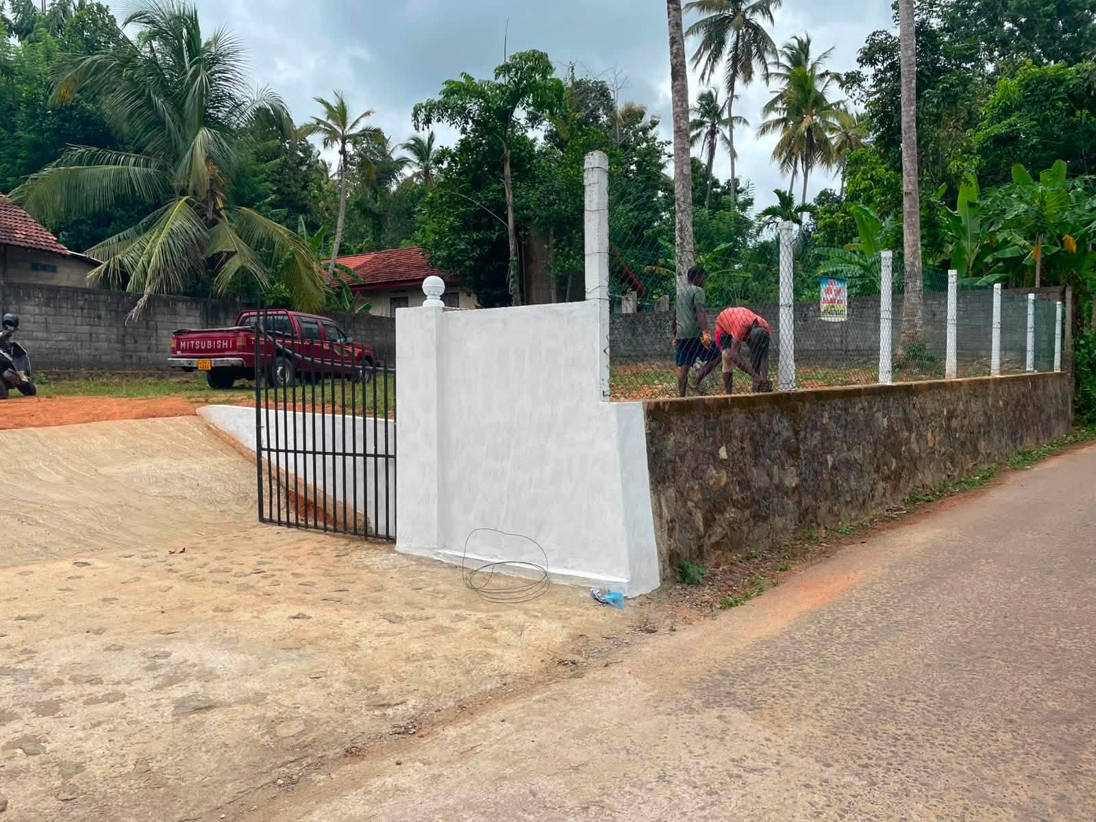 කොච්චිකඩේ මඩම්පැල්ල පාර හල්පේ දේවස්ථනය අසල පර්චස් 15 ඉඩම් කොටස් 1 විකිණීමට ඇත.