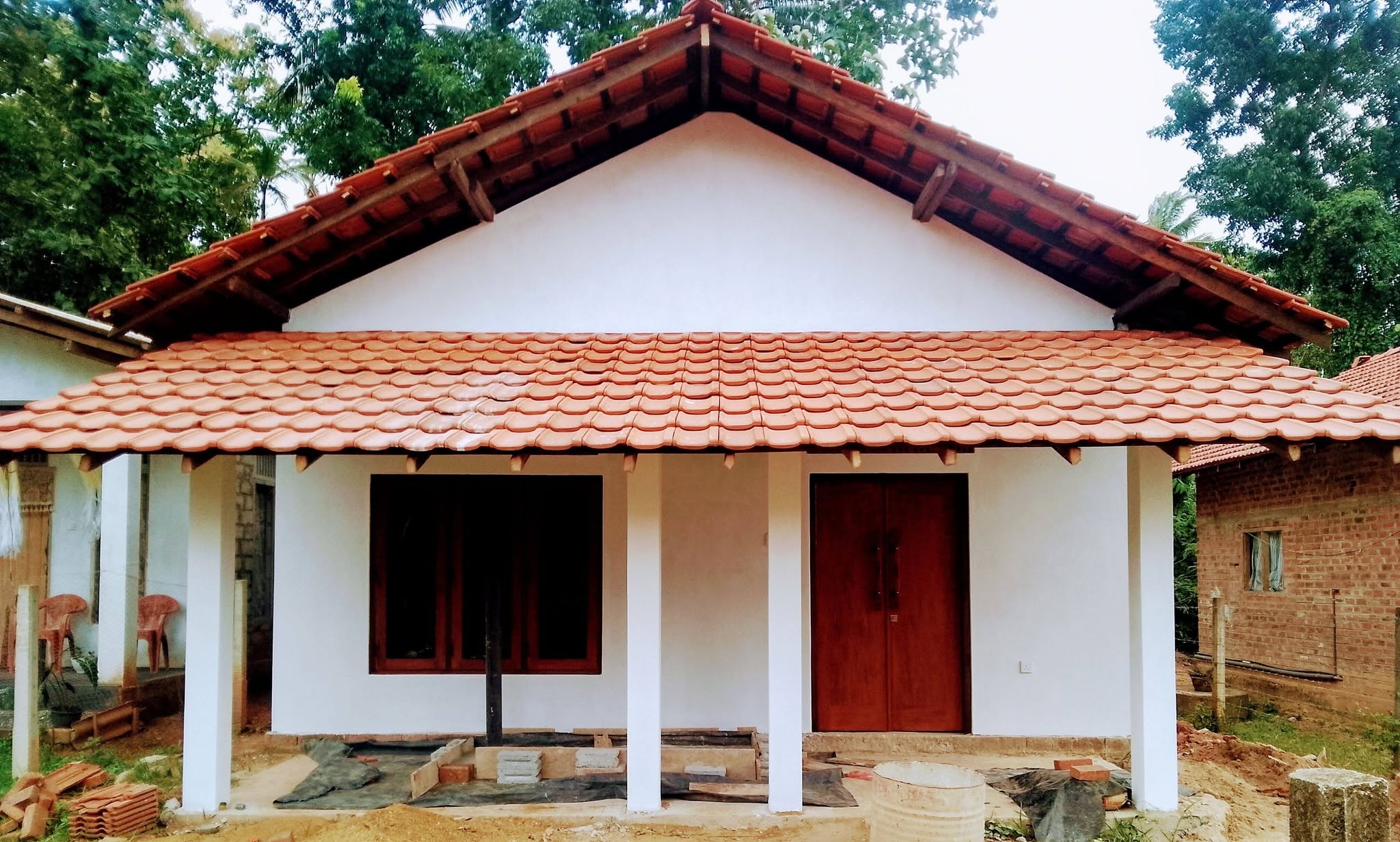 ඉන්ජිනේරු සහයෙන් සහ ජෝතිශයට අනුව උසස්ම අමු ද්‍රව්‍ය යොදා සෑදු පදින්චි නොවූ නව නිවස