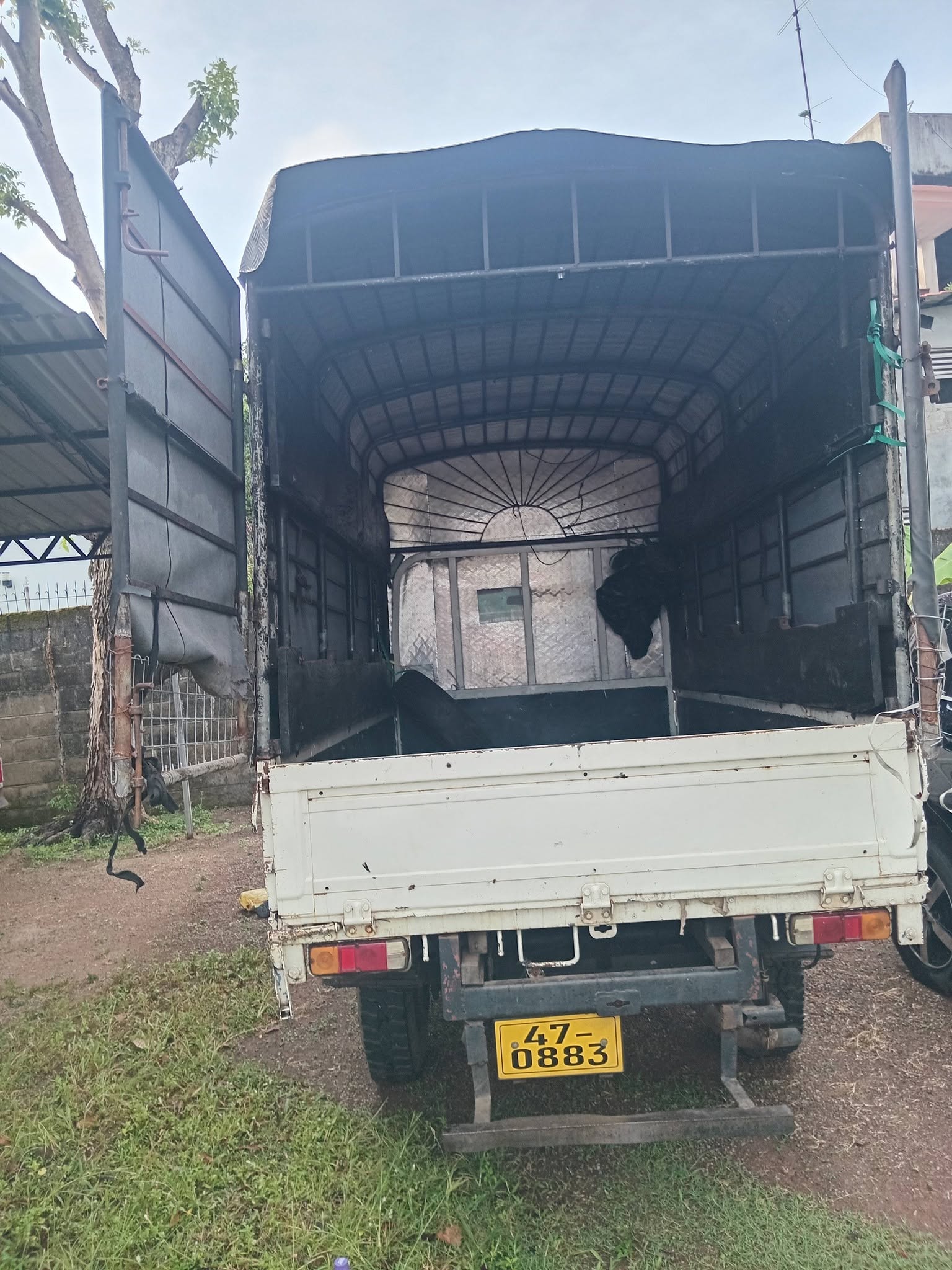 47-0883 canter 10 2/1 lorry