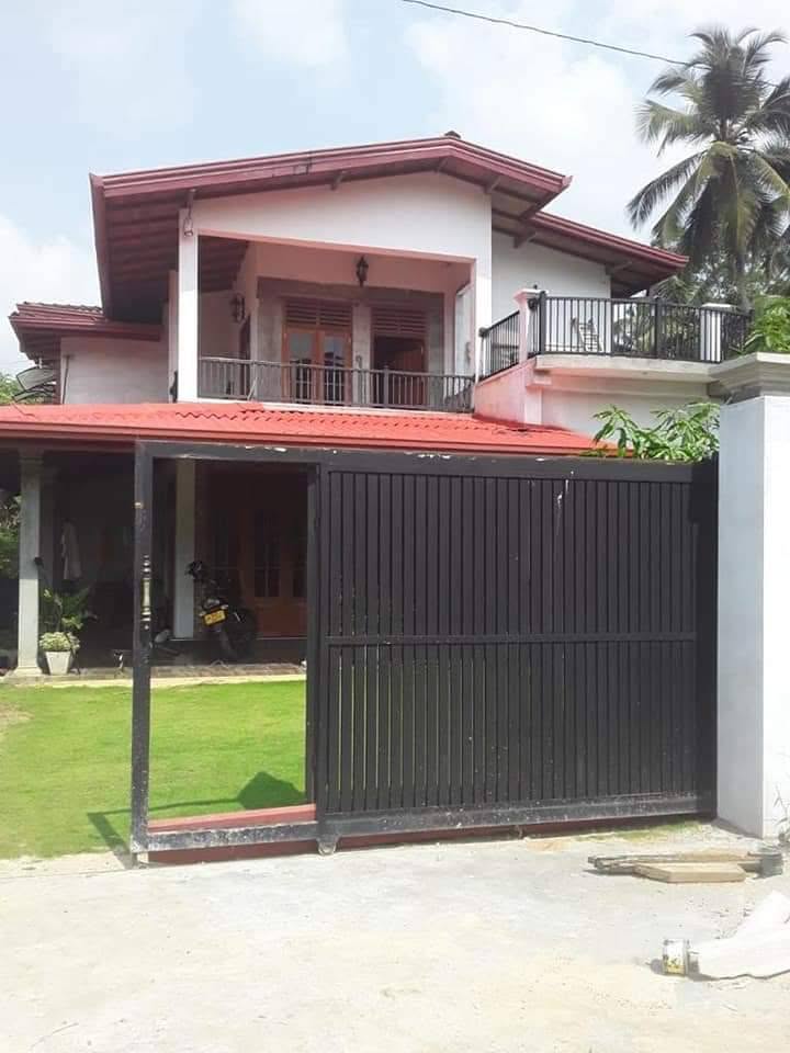 කිරිඳිවැල නිට්ටඹුව පාරේ දෙමහල් නිවසක් විකිණීමට ඇත.