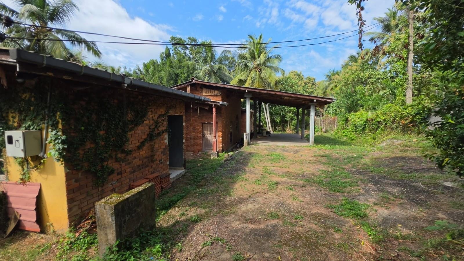 92 perches land with a house for urgent sale – Katana.