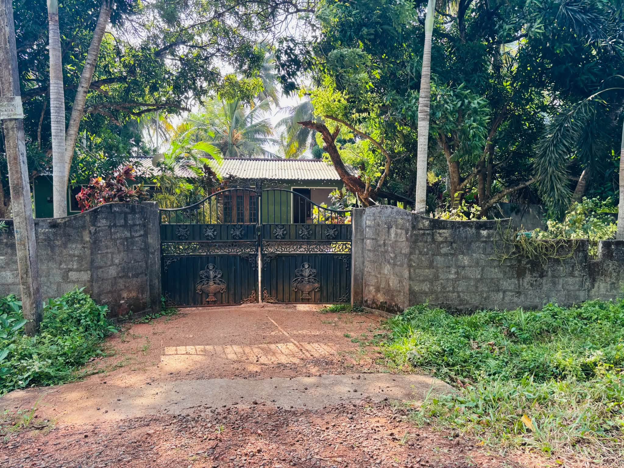 මිහින්තලයෙන් නිවස සමග සංවර්ධනය කරන ලද ඉඩම විකිණීමට