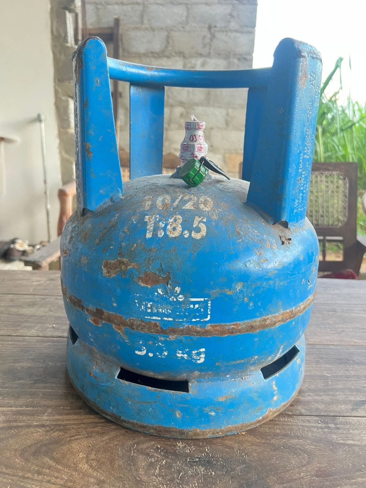 Litro 5kg with gas.