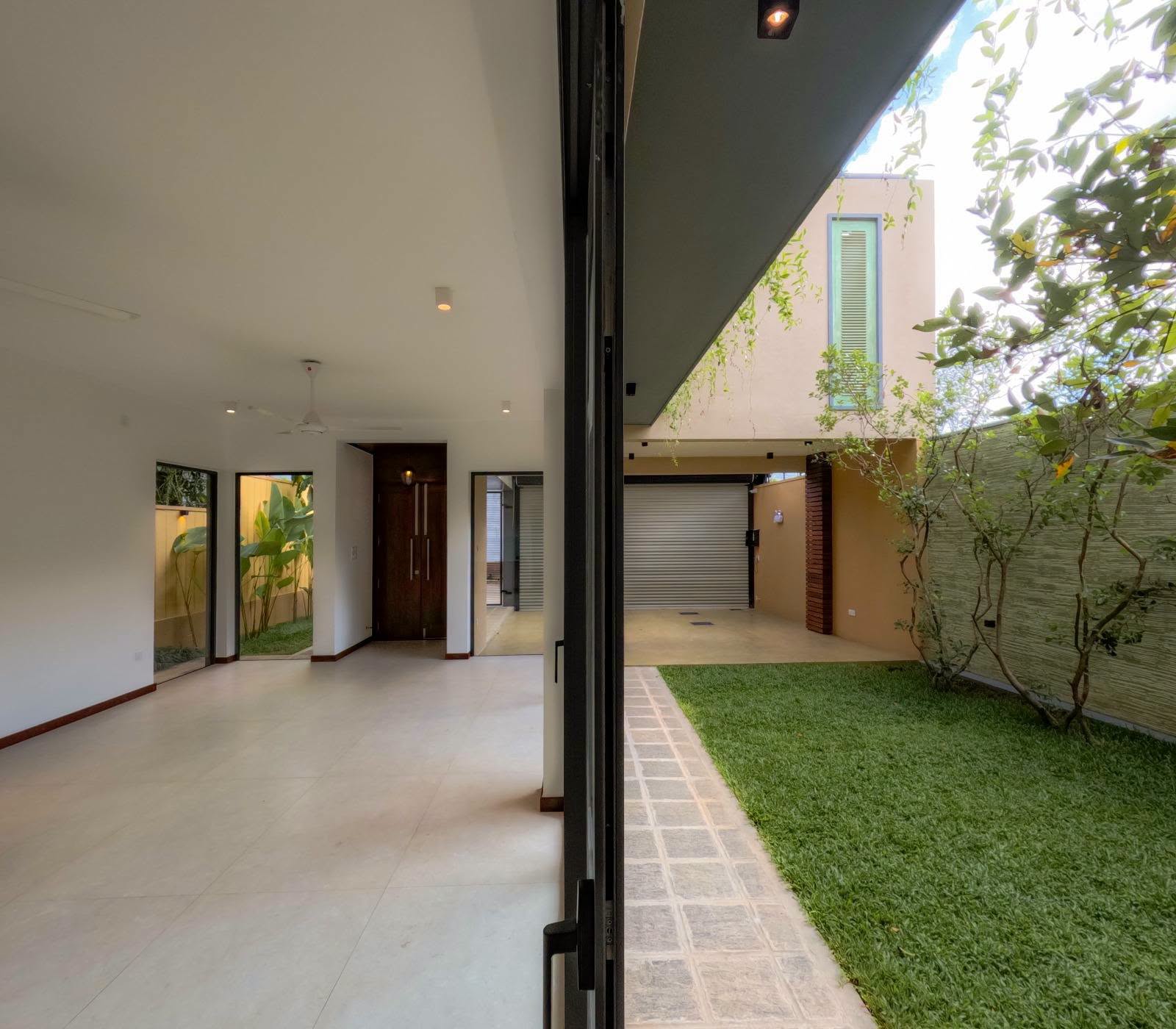 Brand NEW HOUSE for sale on Lake Road Battaramulla.