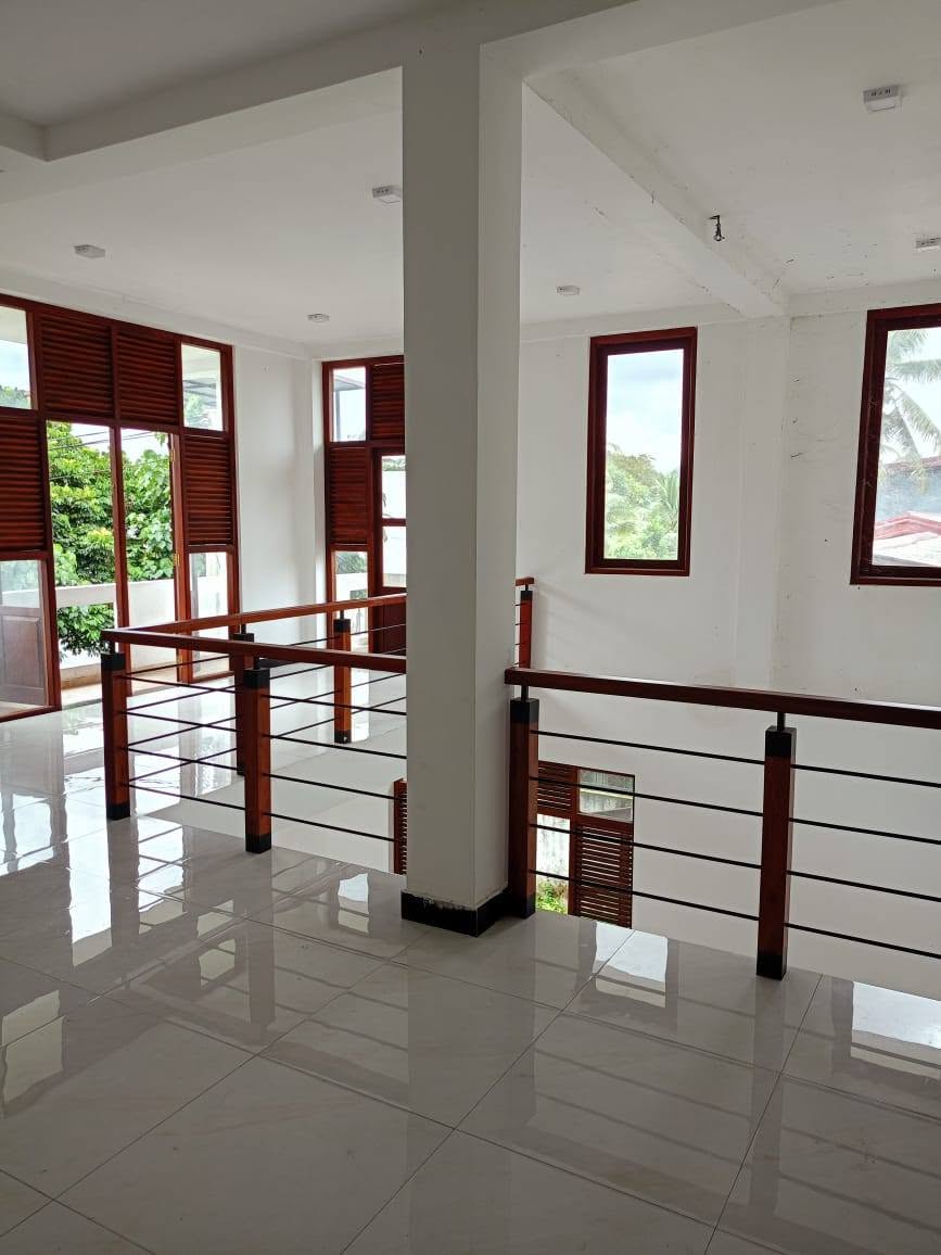 බියගම වෙලද කලාපයෙ අසන්නයෙ දෙමහල් නිවසක් විකිණීම ඇත