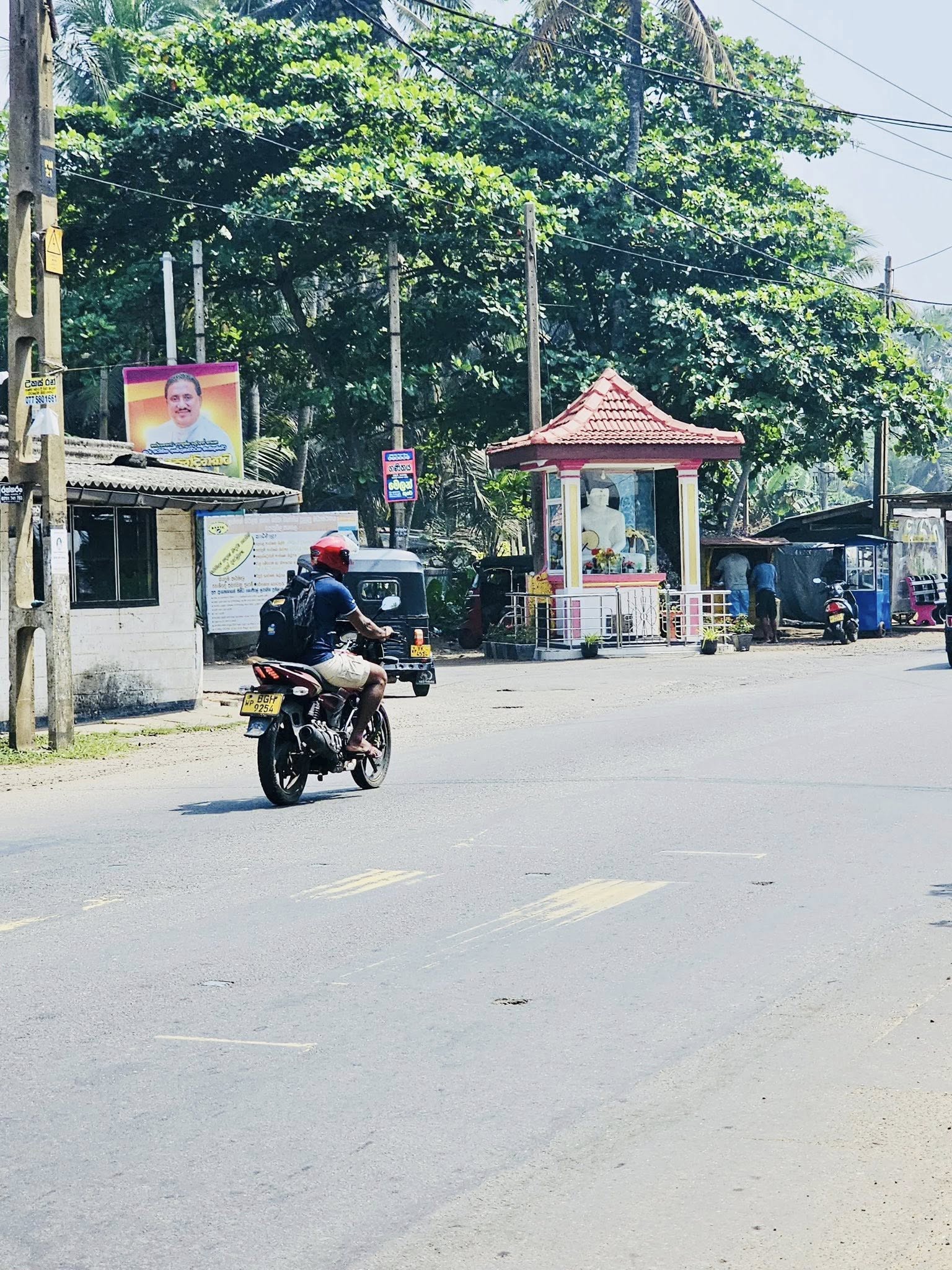 කලුතර දිස්ත්‍රික්කය පයාගල පොතුවිල ප්‍රදේශයෙන් ගාලු පාරට ආසන්නව පර්චස් 15 ක වටිනා නේවාසික ඉඩම විකිණීමට.