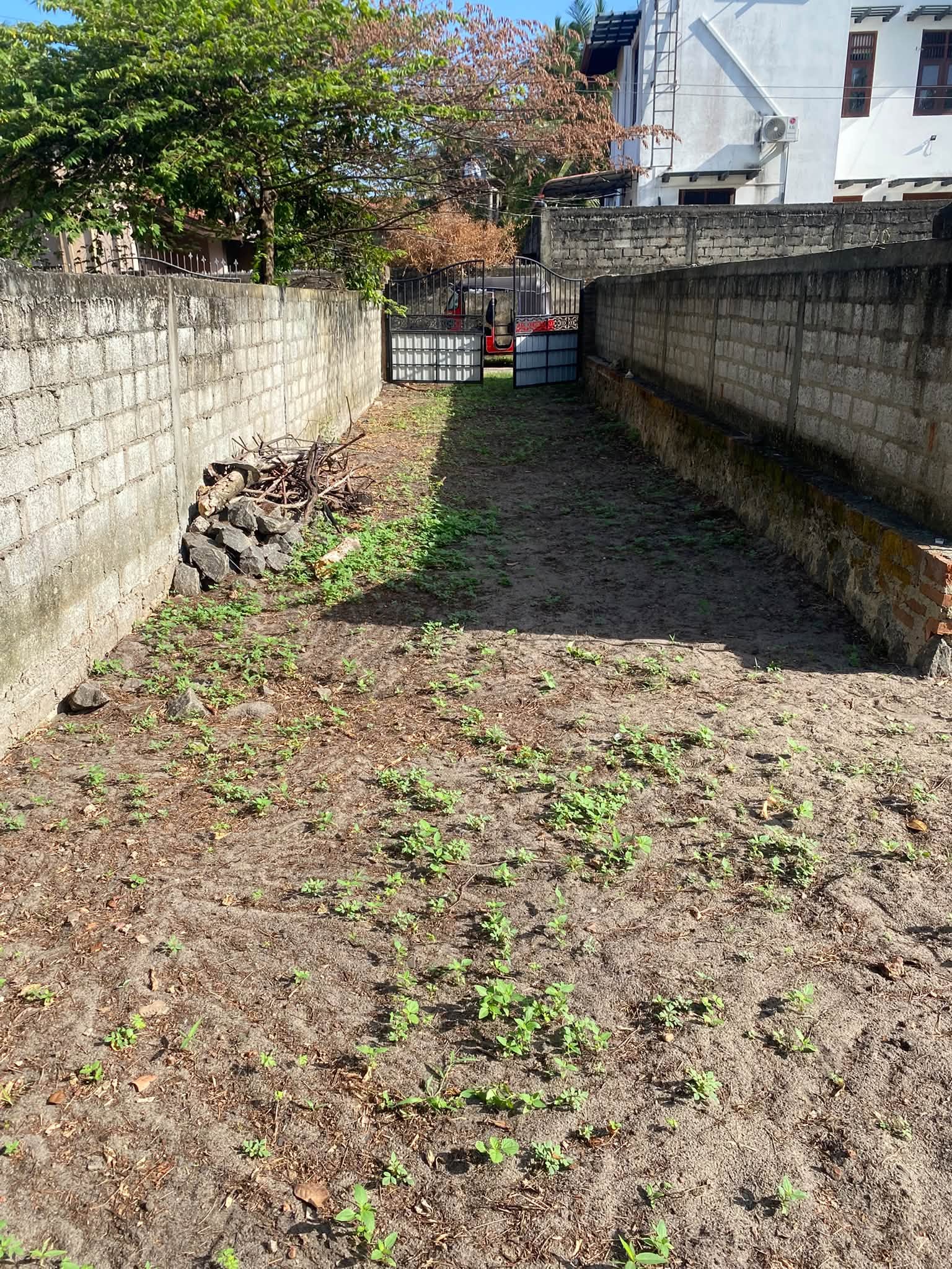 14 perches of land For sale..