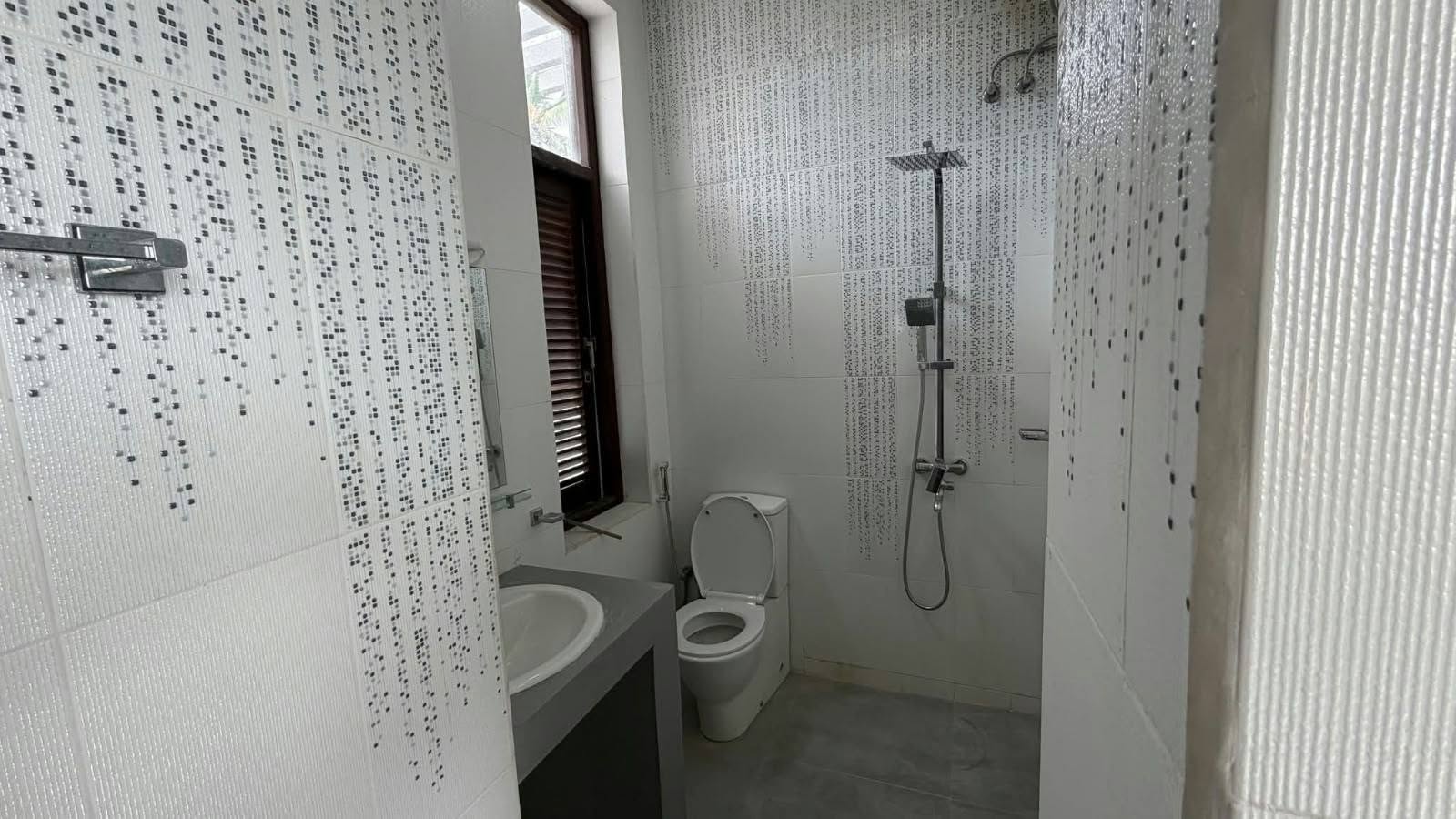 House For Urgent Sale In Kalapaluwawa, Rajagiriya