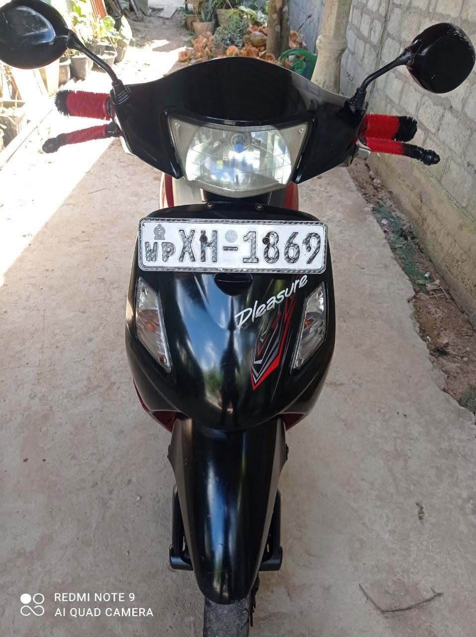 Pleasure වර්ගයට අයත් මෙම scooter රථය විකිනීමට ඇත