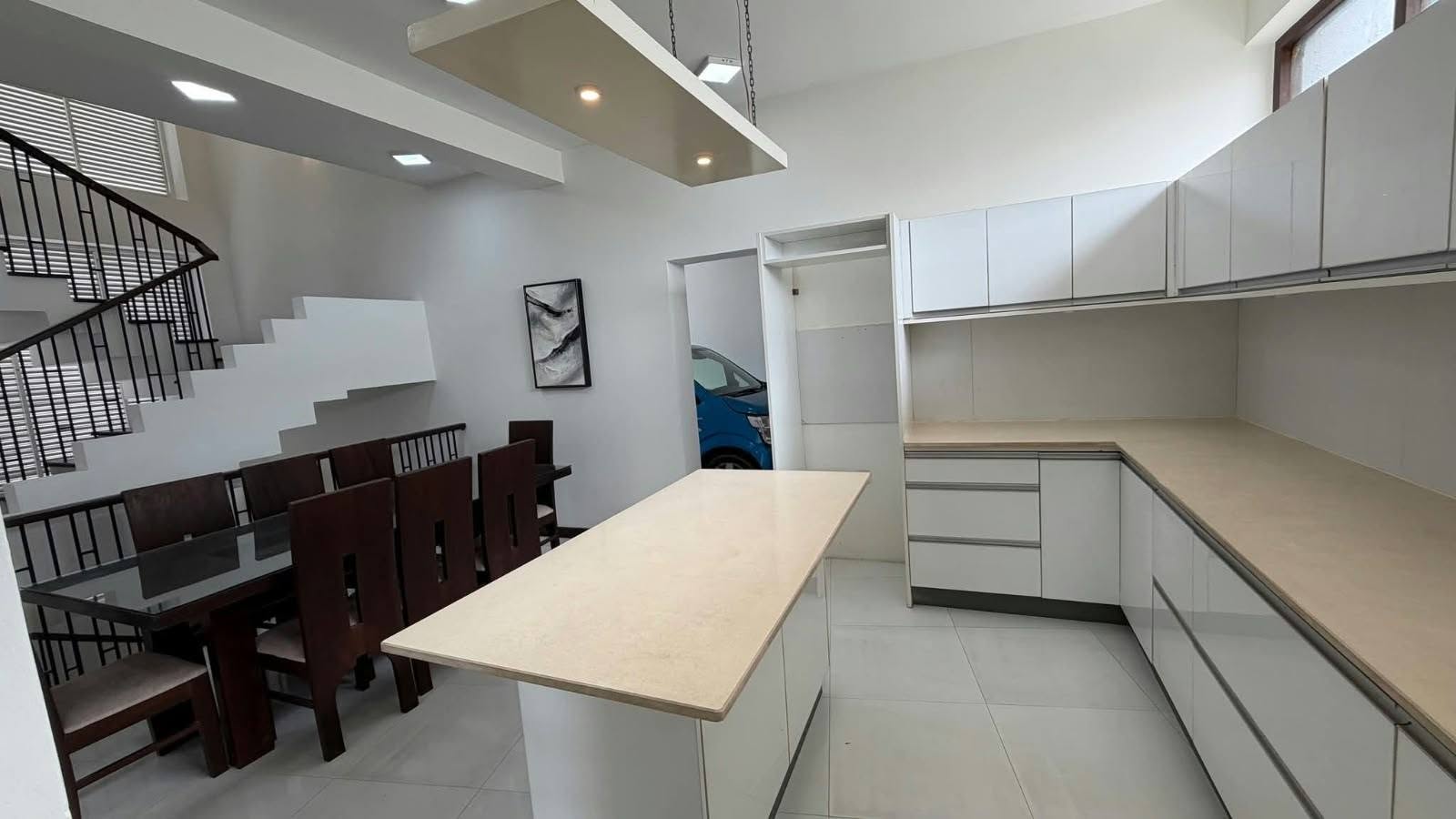 House For Urgent Sale In Kalapaluwawa, Rajagiriya
