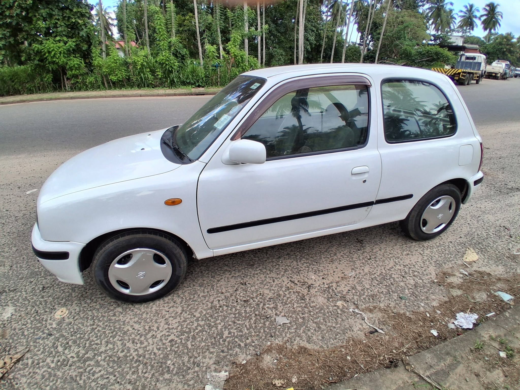 Nissan march k 11