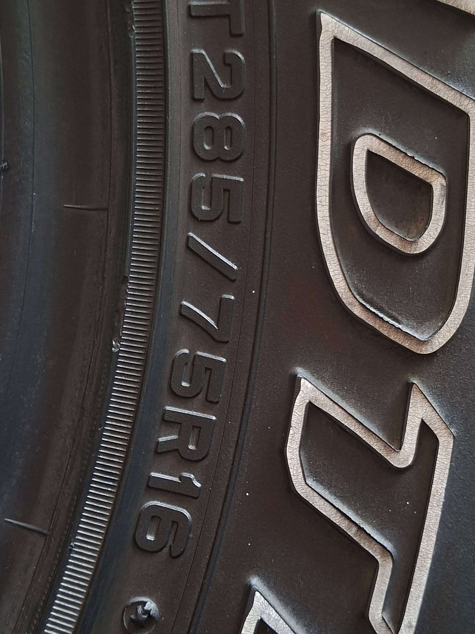 DUNLOP Tyres 285/75/16