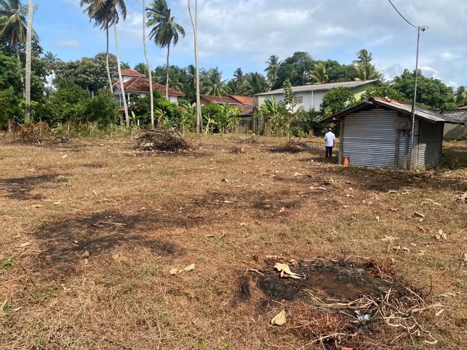 නයිනමඩම Sr. Thionilla Mawatha හි ඉතා පහසු සහ වටිනා ස්ථානයක පිහිටි පර්චස් 57ක ඉඩමක් විකිණීමට ඇත.