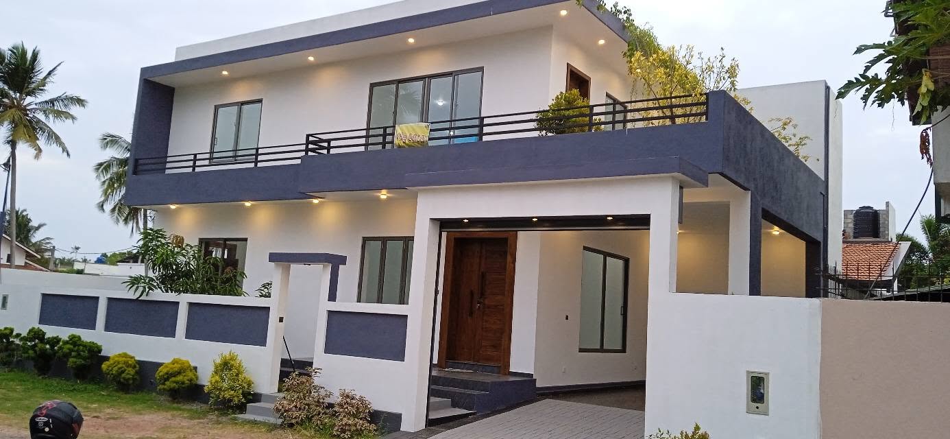Box type house for sale in Katuwapitiya