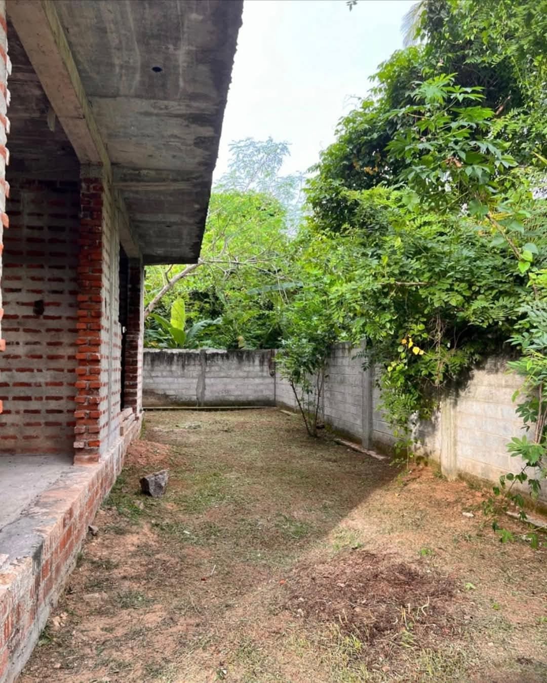 ඉදිවෙමින් පවතින සුපිරිම සුපිරි නිවසක හිමිකාරයා වෙන්න ඔබට දැන් අවස්තාවක්…