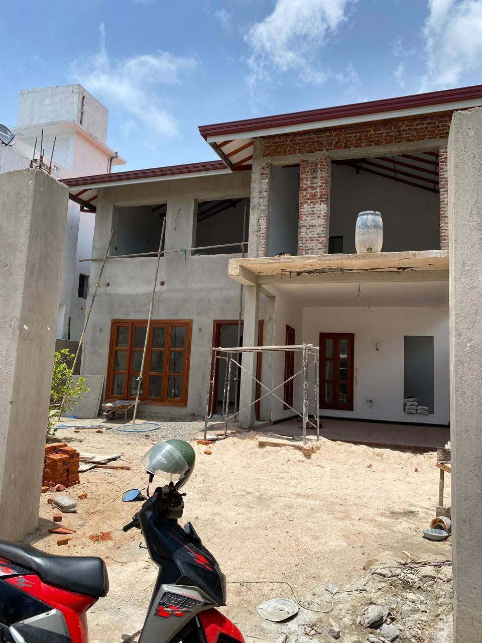 මීගමුවෙ කටුවපිටියෙන් වැඩ නිම වෙමින් පවතින අලුත් දෙමහල් නිවසක් විකිණීමට. සියලු වැඩ අවසන් කර විකුණනු ලැබේ..