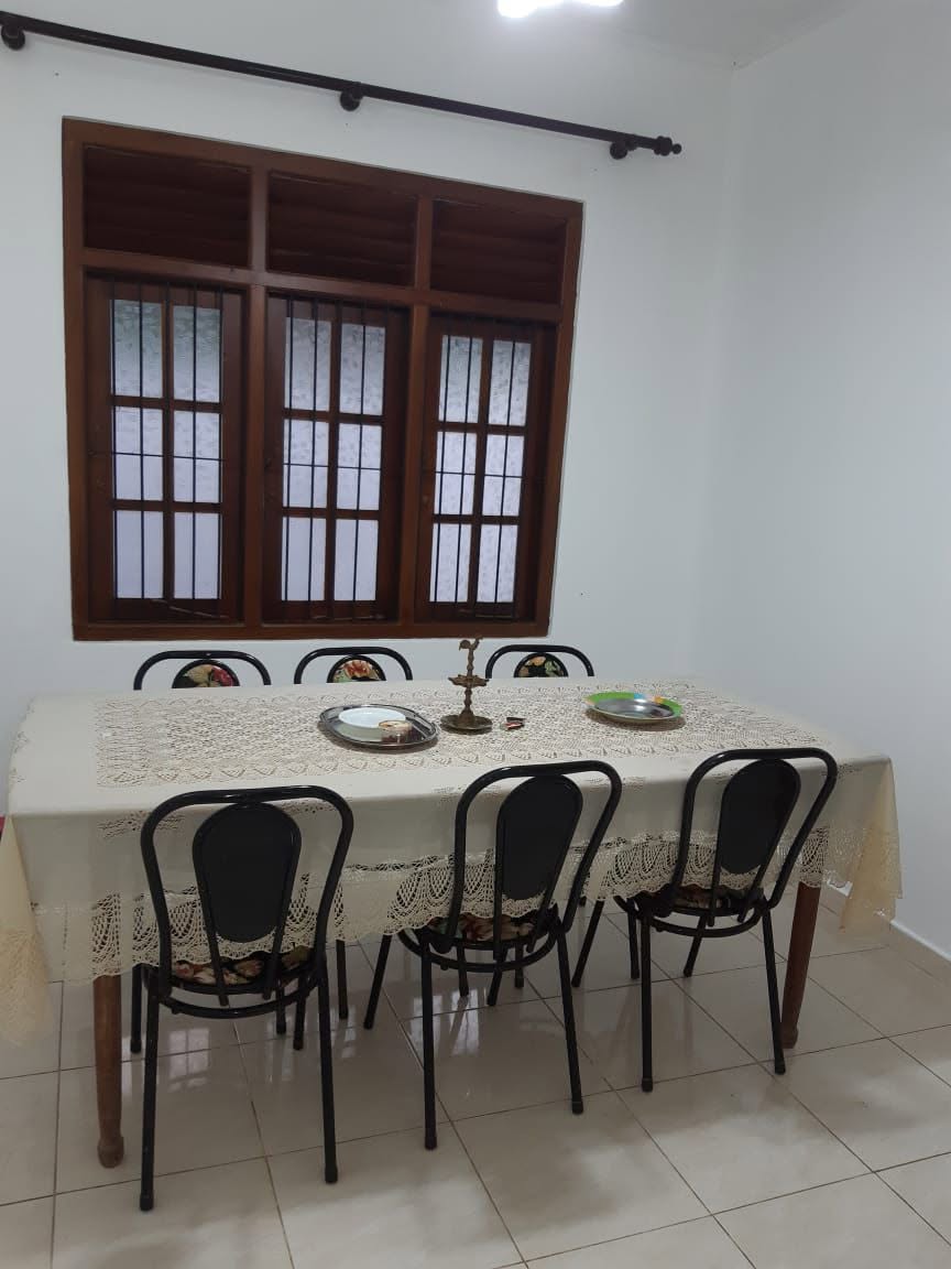 ඉඩමක් සහ නිවසක් ඇත. for sale