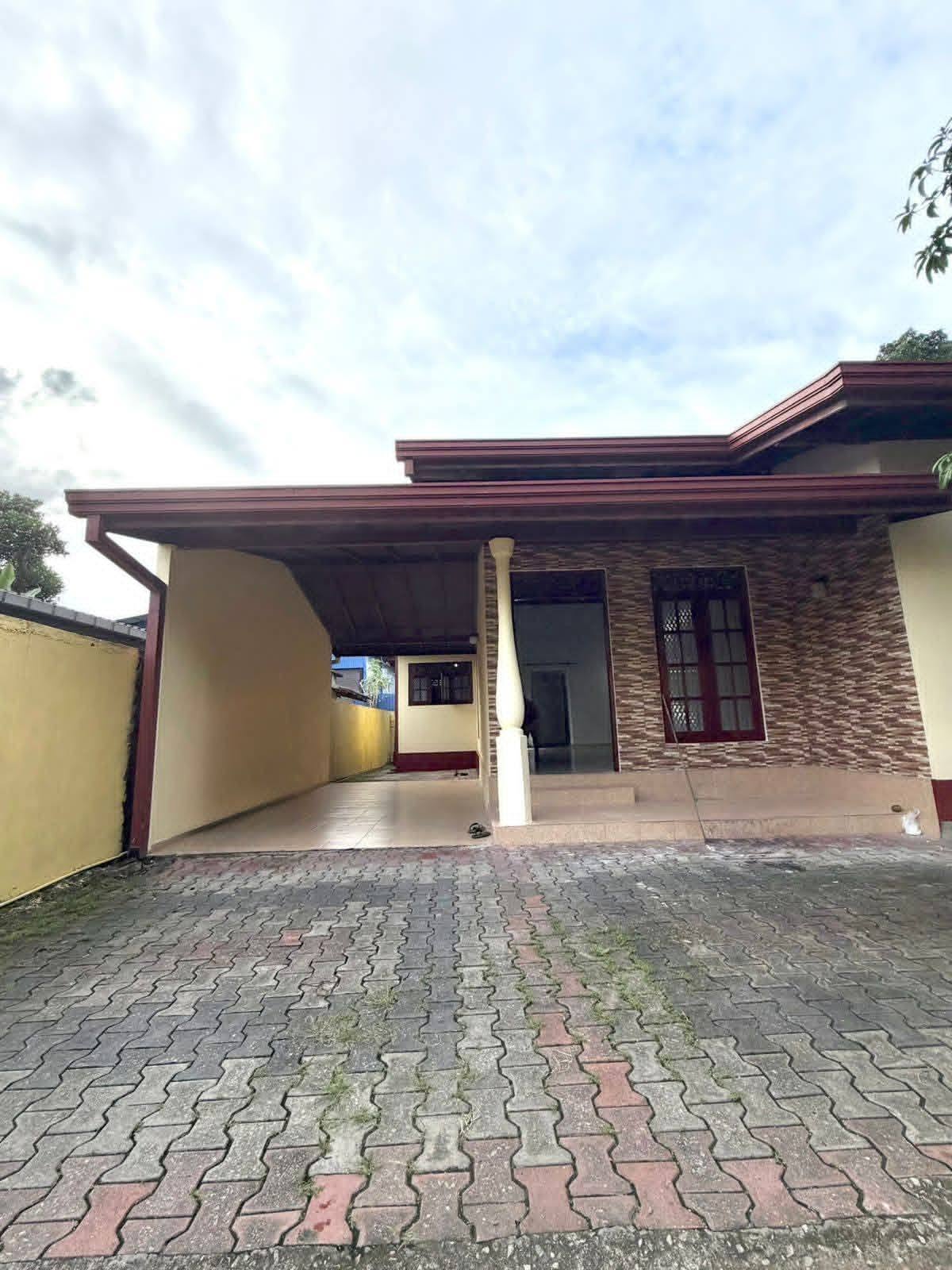 රුකමල්ගම (වල්ගම) ප්‍රදේශයේ අලංකාර, හොඳින් නඩත්තු කළ නිවසක් විකිණීමට!