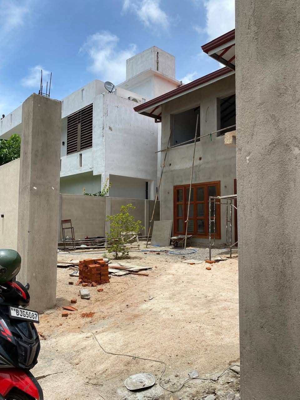 මීගමුවෙ කටුවපිටියෙන් වැඩ නිම වෙමින් පවතින අලුත් දෙමහල් නිවසක් විකිණීමට. සියලු වැඩ අවසන් කර විකුණනු ලැබේ..